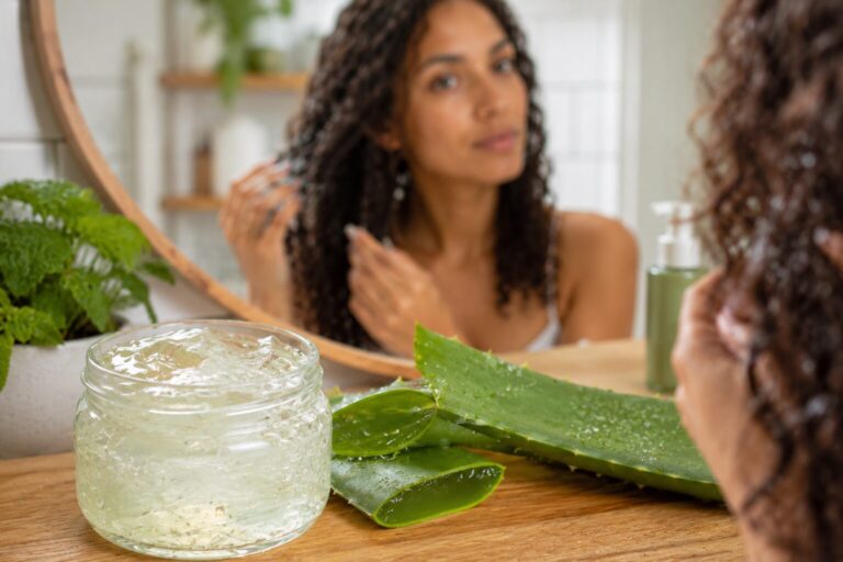 Babosa no cabelo: gel caseiro que define e hidrata