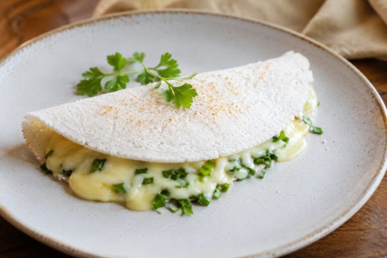 Tapioca recheada com queijo e cheiro-verde: lanche rápido paraense