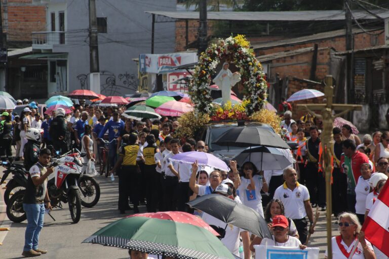 Fé que atravessa gerações: Círio de Nossa Senhora Rainha da Paz movimenta o Bengui