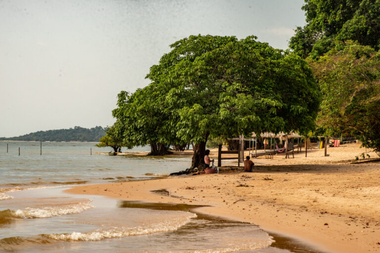 ARAMANAÍ: Onde o Tapajós encontra a areia e a alma da Amazônia