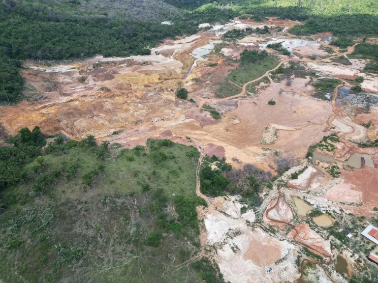 Garimpo ilegal é alvo de operação da PF em Canaã dos Carajás Garimpo ilegal é alvo de operação da PF em Canaã dos Carajás