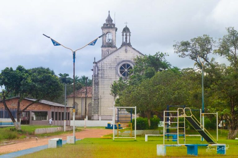 Igreja Matriz de Santo Antônio guarda mais de um século de história no coração da Vila do Prata