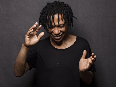 Djavan apresenta a turnê Djavanear no Hangar