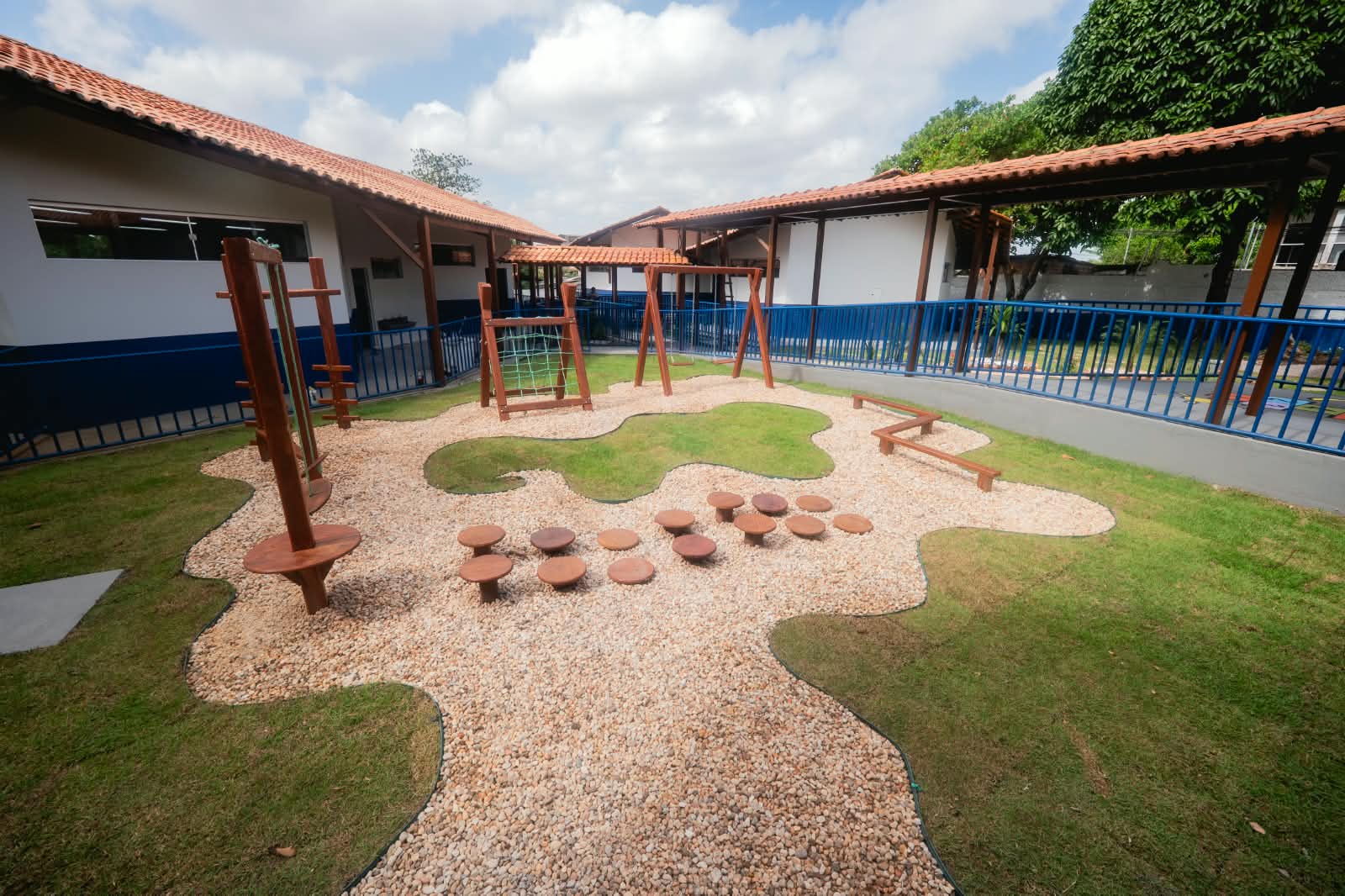 Após 27 anos sem grande reforma, escola do Benguí reabre para 960 alunos com 172 placas solares