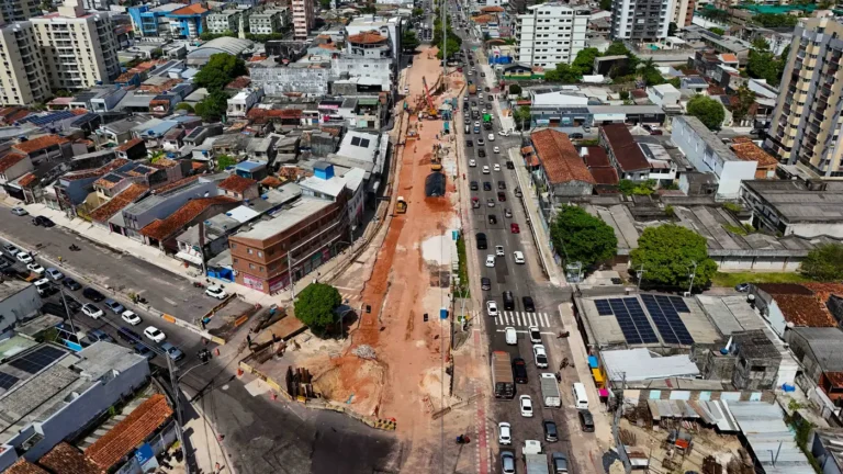 Obras do sexto viaduto mantêm desvios na Avenida João Paulo II em Belém