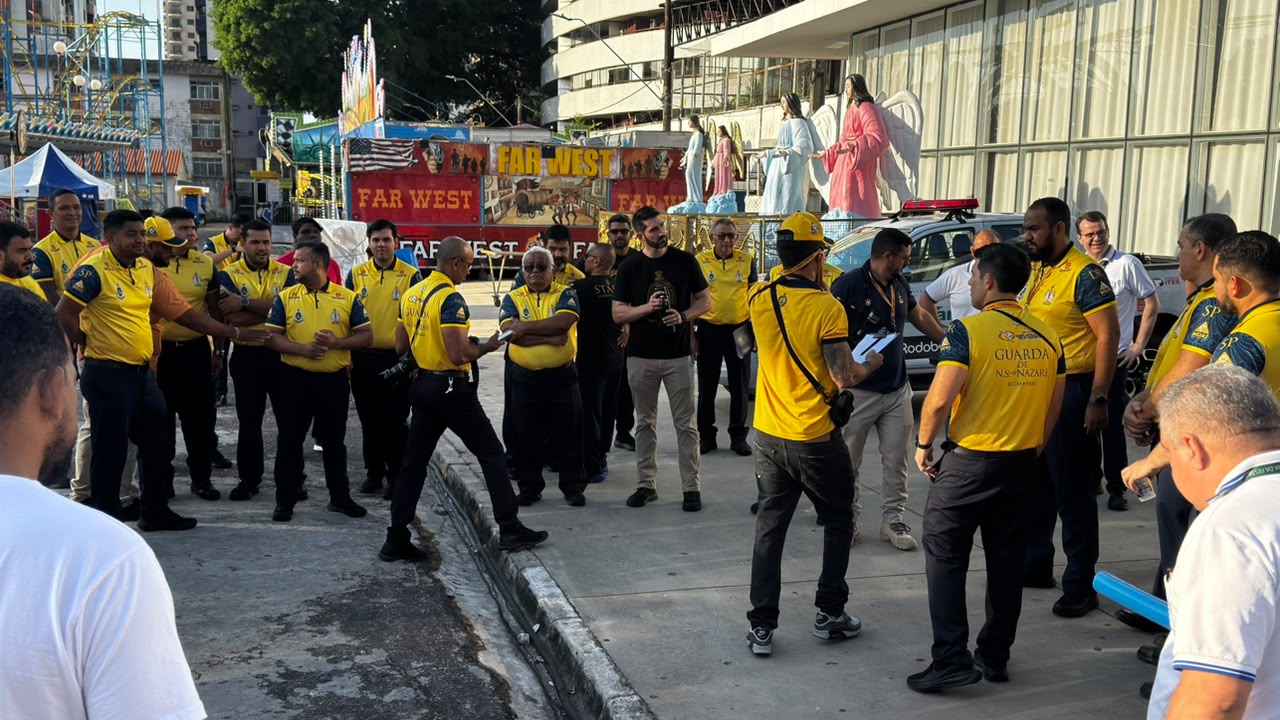 Carros do Círio ficam em exposição em frente à Basílica nesta quarta-feira em Belém Carros do Círio ficam em exposição em frente à Basílica nesta quarta-feira em Belém