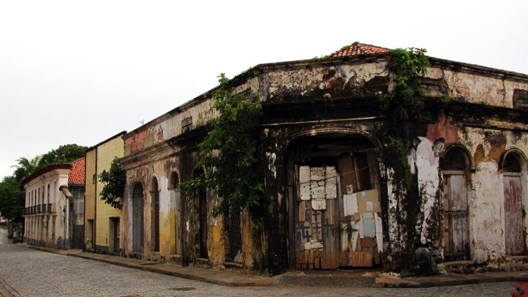 Imóvel abandonado: quando a prefeitura pode tomar e o que acontece com a herança sem herdeiros