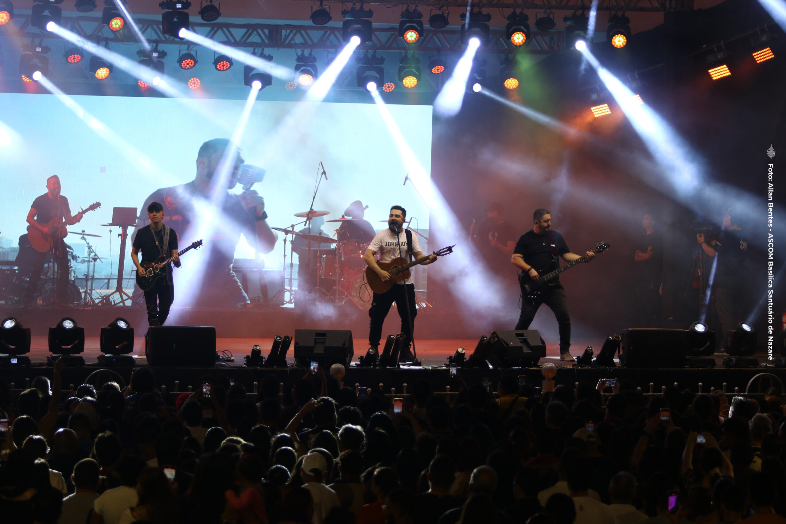 Banda de Campinas nascida na Renovação Carismática em 1988 sobe ao palco da Praça Santuário com três indicações ao Grammy Latino Banda de Campinas nascida na Renovação Carismática em 1988 sobe ao palco da Praça Santuário com três indicações ao Grammy Latino