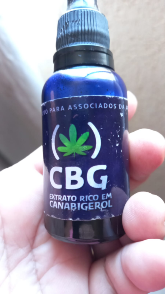 Maconha medicinal chega às favelas por doação, mas medo e custo deixam pacientes sem tratamento
