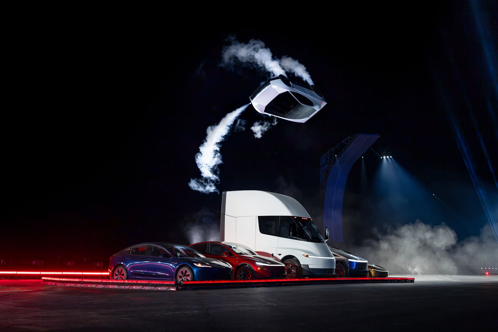 Tesla faz Roadster 2 sem motorista subir rampa vertical, girar no ar e pousar com 600 litros de nitrogênio em jatos