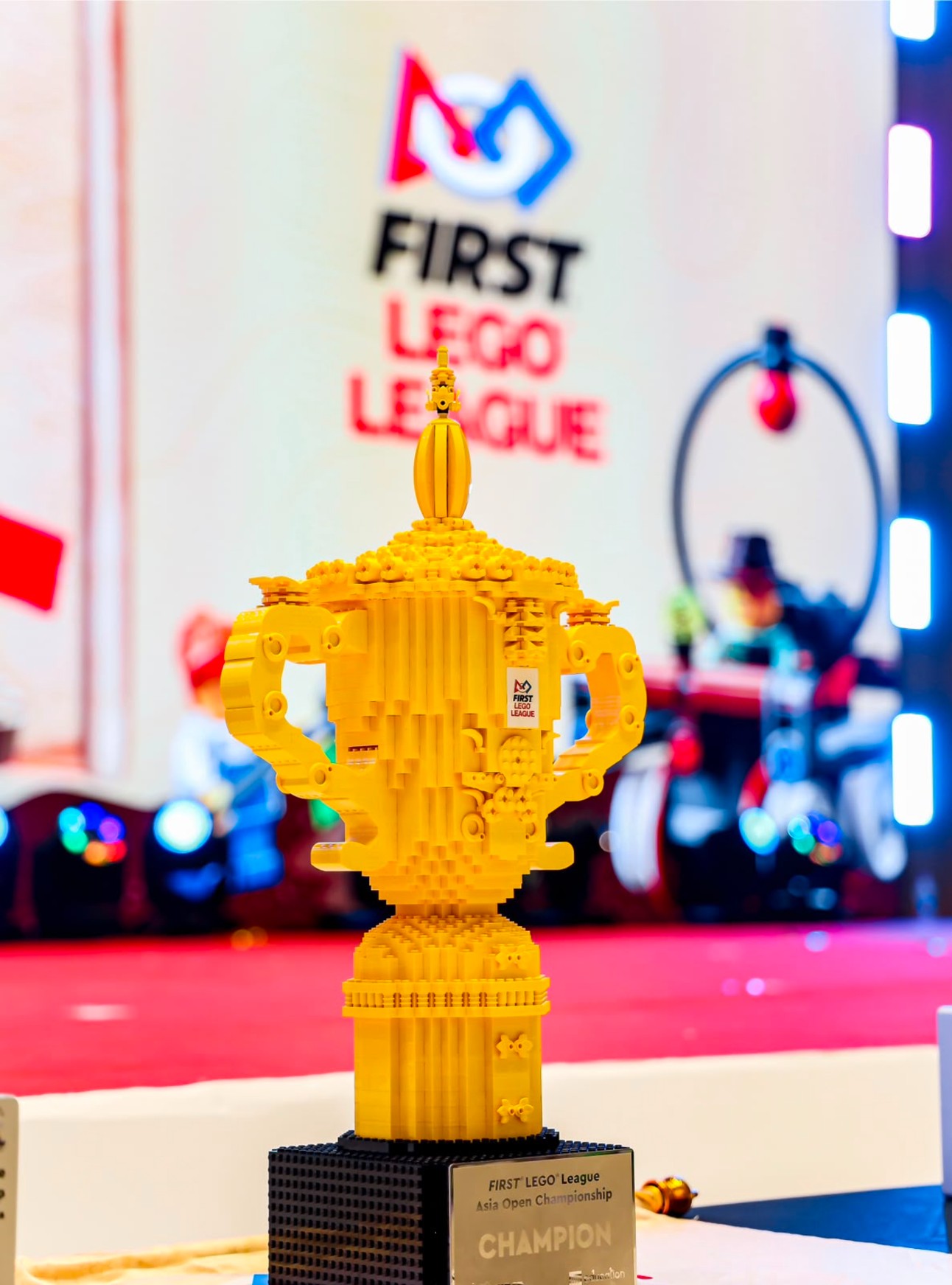 Estudantes de 13 a 16 anos de escola em Ananindeua vencem entre 160 equipes de 30 países na China com robô e réplicas 3D