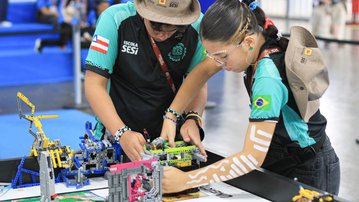 Estudantes de 13 a 16 anos de escola em Ananindeua vencem entre 160 equipes de 30 países na China com robô e réplicas 3D