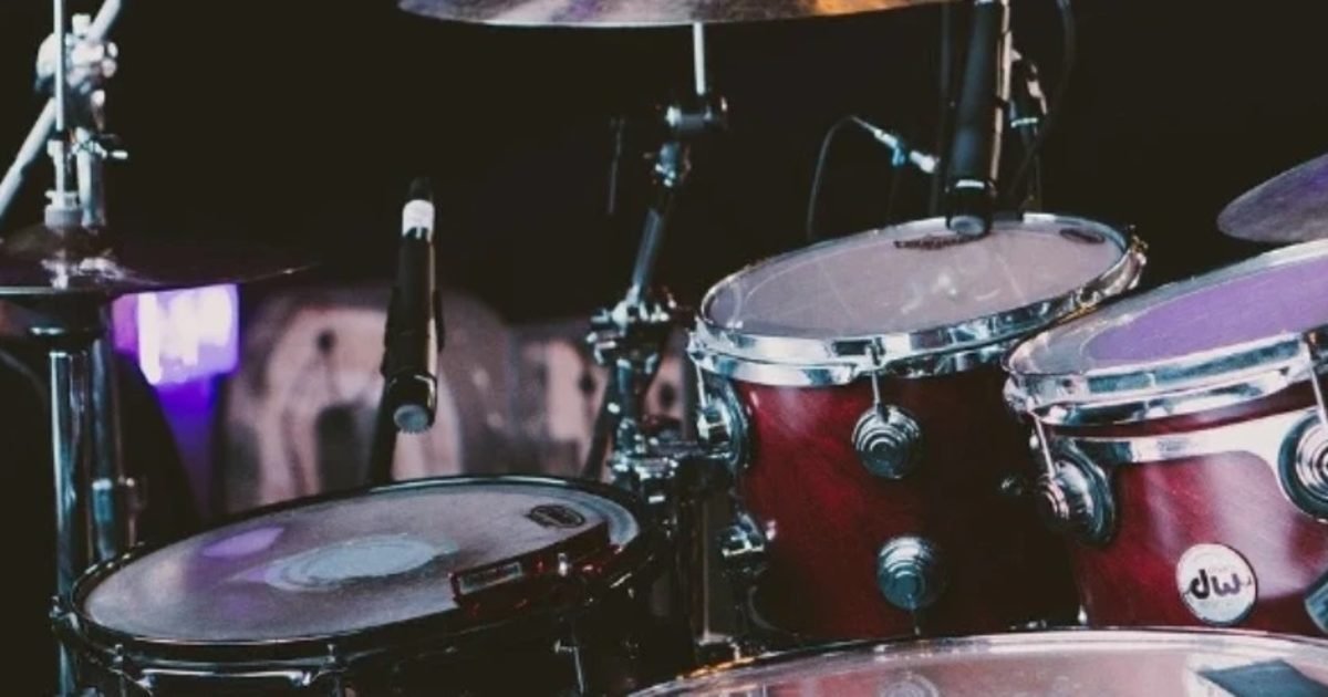 Sesc abre oficinas gratuitas de bateria, violão e canto no Curro Velho